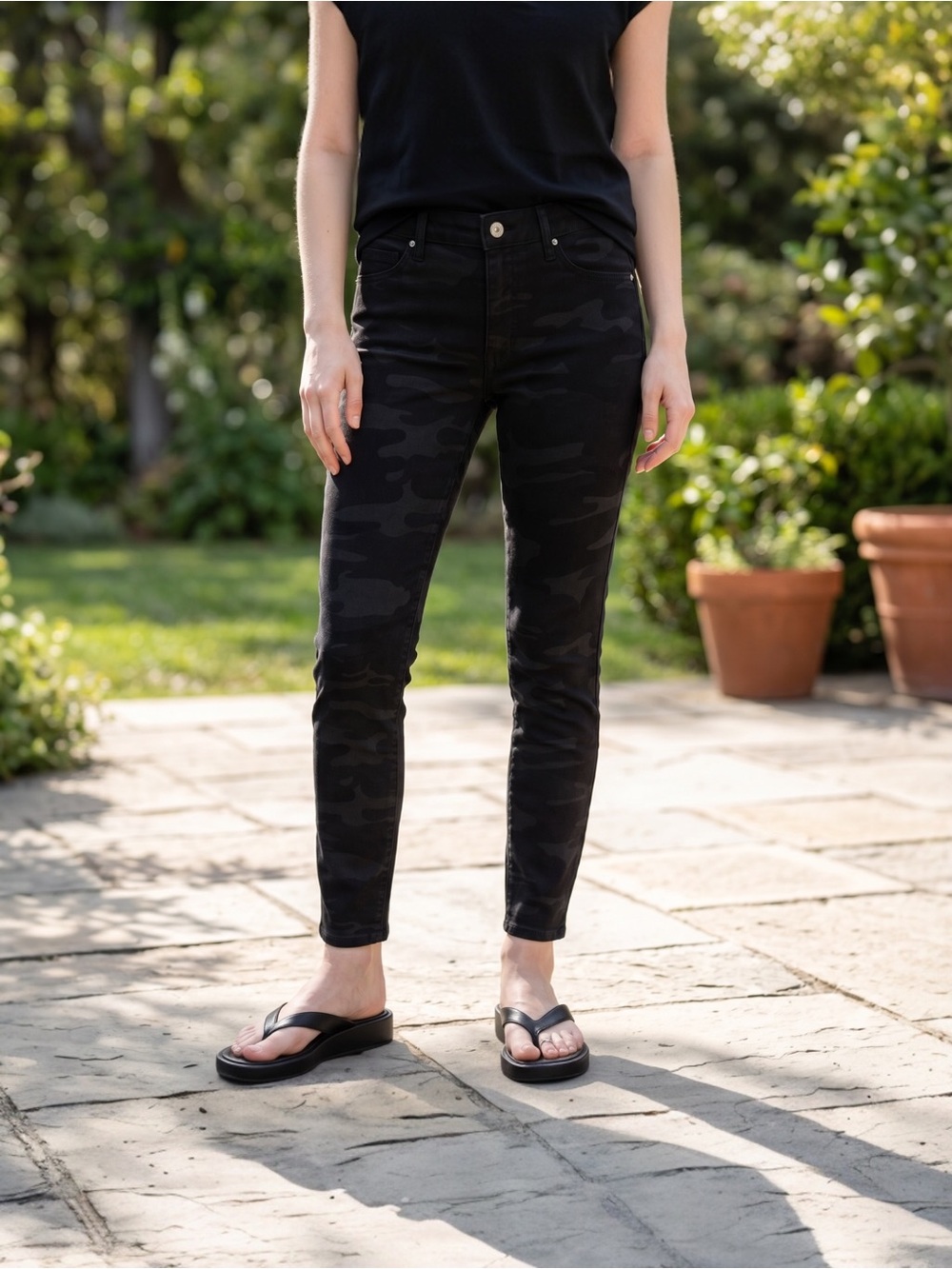 NWT Social Standard by Sanctuary Black Camo Ankle Skinny Jeans Size 4